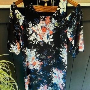 Lily Rose Women' Cold Shoulder Floral Scallop Detail Shift Dress sz S